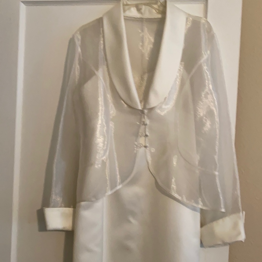 Wedding Dress size 18 fits like a 16